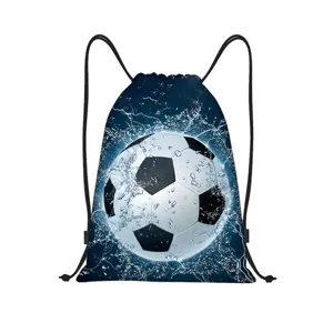 Sac à dos cordon étanche avec motif de ballon de football et éclaboussures pour sport.