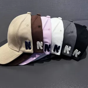 Casual embroidered letter baseball cap, multi-color stylish sun hat for men and women.