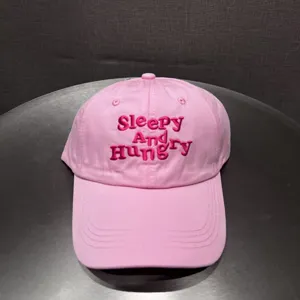 Pink embroidered baseball cap for women, Korean style candy color casual sun protection hat.