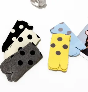 Details of sweet retro polka dot split-toe mid-calf socks with contrast color patterns.