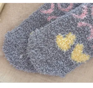 Gemütliche Korallenfleece Wintersocken Detail, weiche dicke Plüsch Wärmesocken für Damen