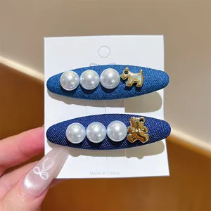 Koreanische Denim Haarklammern mit Perlen und süßen Metallanhängern für süßen Alltagsstil.
