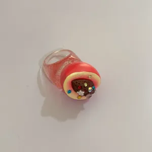 Bague résine fruit style Y2K gros détail, design bijoux strass doux et cool unique.