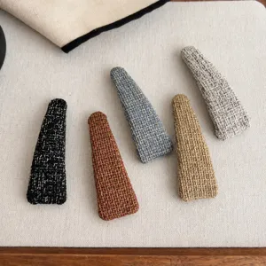 Simple Peluche Tweed Plaid Triangle BB Clip Femmes Automne Hiver Haut de Gamme Épingle à Cheveux Clip Frange Latérale Coiffure