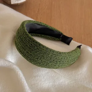 Dunkelgrünes gestricktes breites Stirnband für Damen, stylisches Herbst Winter Haaraccessoire.