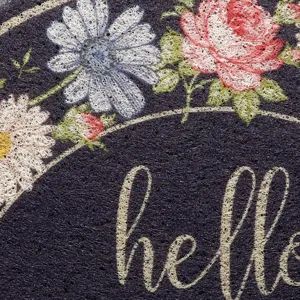 Nahaufnahme der halbrunden Fußmatte mit floralem Blumenmuster und feiner Hello-Textur.