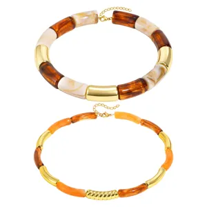 Set de collar y pulsera resina ámbar tubo metal dorado estilo Maillard otoño invierno chic