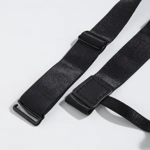 Detalle de sujetador de camisa elástico ajustable, correa negra duradera con clips metálicos, unisex.