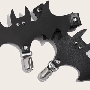 Détail de jarretières gothiques punk ailes de chauve-souris noires réglables top.
