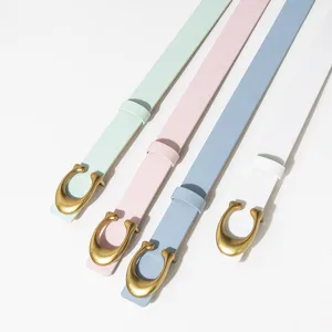 Ensemble de ceintures fines en cuir PU pour femmes avec boucle C en métal pastel élégante.