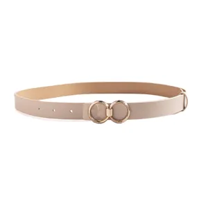 Dames PU leer riem detail close-up, beige minimalistische dubbele ring metalen gesp.