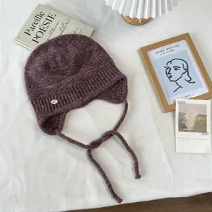 Koreanische Art gemischte Farbe gestrickte Beanie Mütze mit Ohrenklappen Bändern Damen Herbst