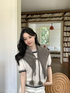 Chal triangular de punto estilo coreano para mujer, bufanda capa con borlas otoño.