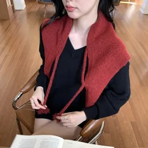 Elegante chal triangular de punto rojo para mujer, bufanda de moda para otoño invierno.