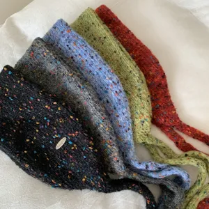 Cómodo gorro de punto salpicado de colores con lazos, tocado cálido de invierno suave para mujeres.