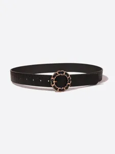Elegante cintura in pelle intrecciata nera da donna con fibbia a catena rotonda.