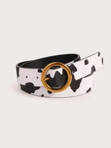 Elegante cintura con stampa mucca in bianco e nero con fibbia rotonda dorata per look casual.