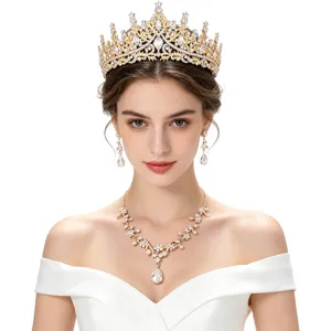 Parure bijoux de mariée couronne strass collier boucles d'oreilles or pour mariage femme.