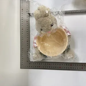 Osterhase Korb Plueschpuppe Rattan Aufbewahrungskorb Feiertag Dekoration Detailansicht