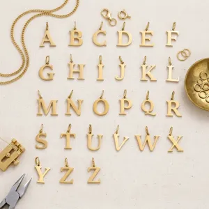 Acero inoxidable 26 letras inglesas colgantes lisos accesorios versátiles para joyería DIY