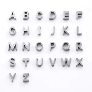Colgantes de letras de acero inoxidable, dijes de alfabeto de metal, accesorios de joyería DIY.