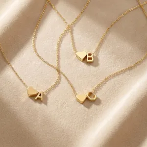 Conjunto de collares con corazon y letra inicial dorada, accesorios de acero inox.