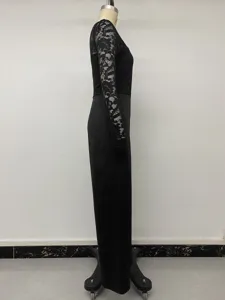 Combinaison noire à col en V et manches longues en dentelle délicate pour style élégant.