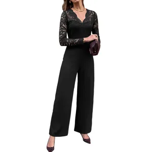 Combinaison noire col V dentelle manches longues pour femme, style navette pantalon chic.