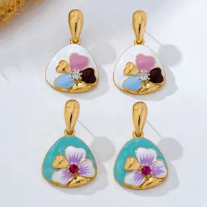 Boucles d'oreilles clous émaillées design floral abstrait, bijoux colorés pour femmes.