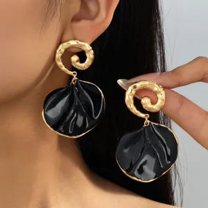 Boucles d'Oreilles Pendantes en Émail à Pétales Martelées en Spirale Vintage Occidental pour Femmes Couleur Or Fleur Plissée Longues Boucles d'Oreilles Bijoux de Mode