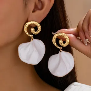 Boucles d'oreilles pendantes pétales blancs spirale marquetée or style européen femmes