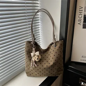 Borsa tote in tela a pois marrone con grazioso ciondolo orsetto borsa a spalla casual