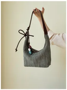 Sac à épaule tissé à la main pour femme, cabas hobo rétro avec lanière en cuir et perles.