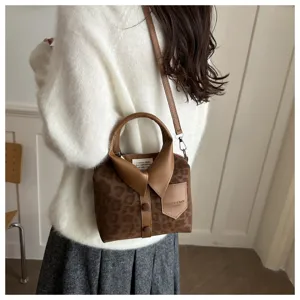 Bolso bandolera elegante para mujer con diseño creativo de cuello de camisa, moderno.