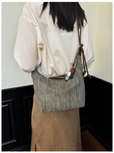 Sac à bandoulière tissé artisanal pour femmes, sac cabas hobo rétro grande capacité quotidien.