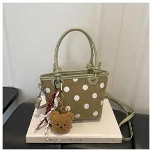 Borsa a secchiello a pois autunno inverno con ciondolo orsetto, borsa casual elegante.