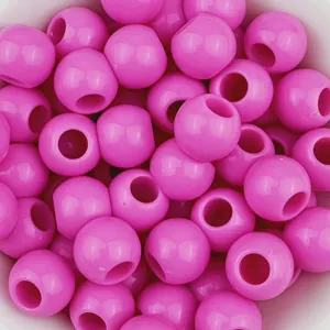 Perline tonde in acrilico rosa con fori grandi per artigianato fai da te e creazione di gioielli.