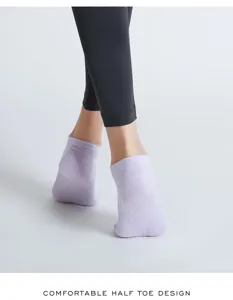 Chaussettes de yoga antidérapantes confortables pour femmes, demi-orteils pour pilates et fitness.