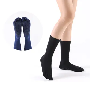 Women's non-slip five-toe yoga socks, mid-calf cotton grip socks for fitness and pilates.