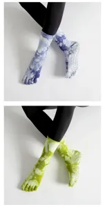 Batik Fünf-Zehen Yoga-Socken mit rutschfesten Silikonnoppen für Fitness und Training.