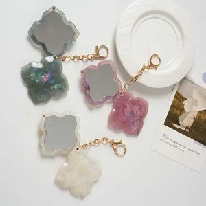 Four-leaf clover mirror keychain cute bag charm stylish multi-functional pendant accessory