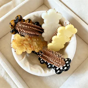 Cute floral air cushion massage hair brush set, trendy aesthetic hair styling comb for daily use.