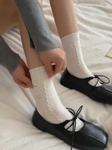 Women sweet ballet style mid-calf socks with cute bows and pearl decoration for autumn winter.