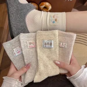 Calze a Metà Polpaccio da Donna in Cotone Pettinato con Ricamo Orsetto Cartoon Stile Giapponese