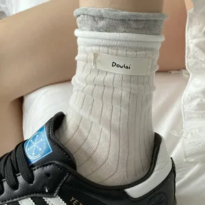 Chaussettes Mi-Hautes pour Femmes Décontractées Couleur Unie Rayées Verticalement Creuses Revers Roulé Printemps Été Coton