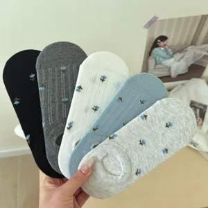 Summer floral invisible boat socks for women, thin breathable anti-slip low cut casual socks.