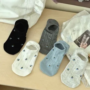Korean style floral invisible low-cut boat socks detail view, breathable summer thin.