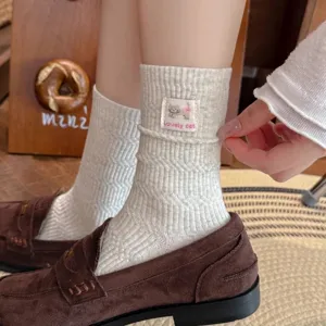 Calzini medi in maglia stile college coreano da donna con graziosa etichetta di gatto e cotone.