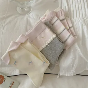 Cute ballet core women mid-calf socks with pearls and bows for sweet autumn winter style.