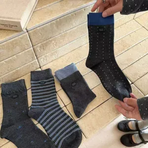 Calzini a metà polpaccio a righe grigio blu da donna, stile coreano in cotone casual.